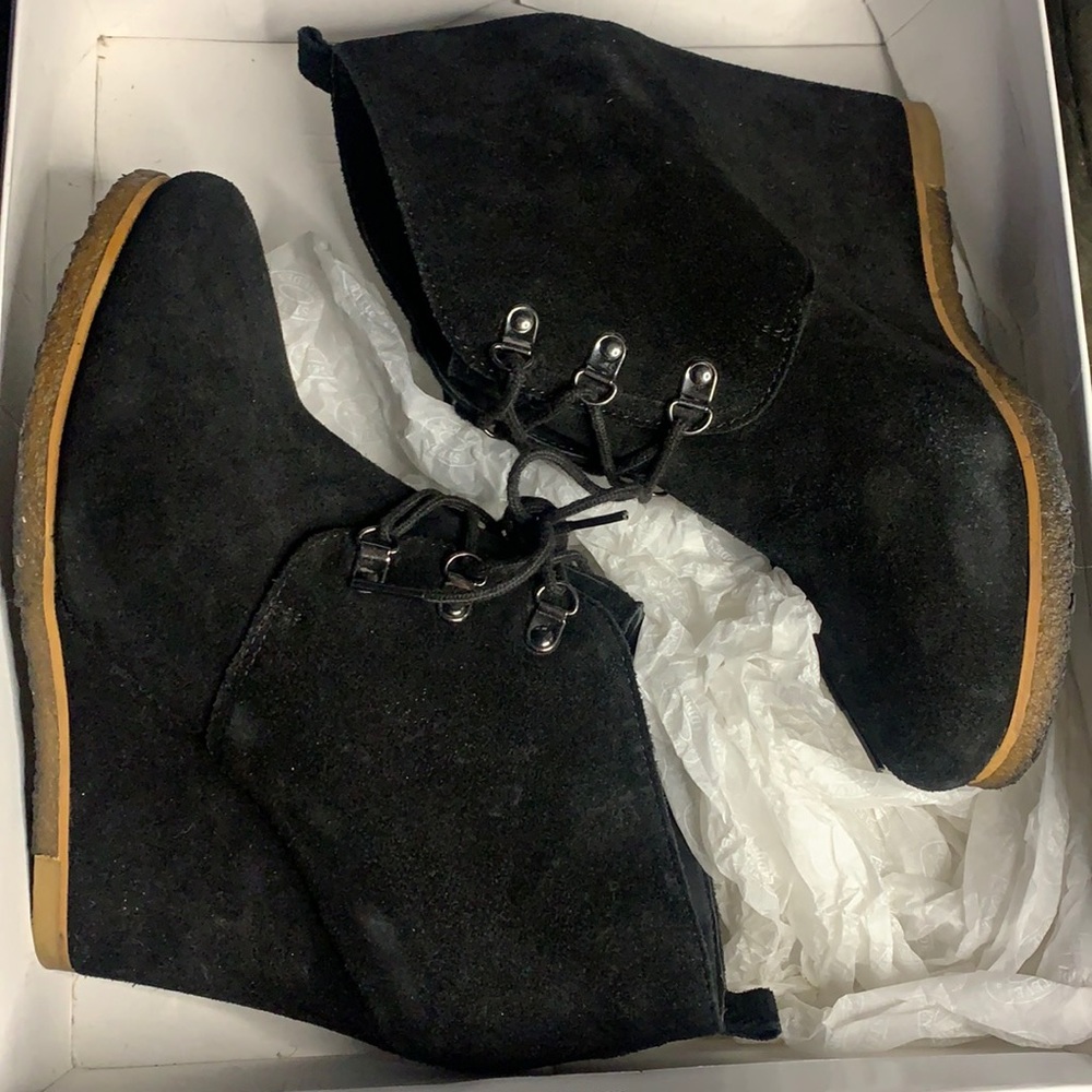 Steve Madden Tanngoo suede black booties